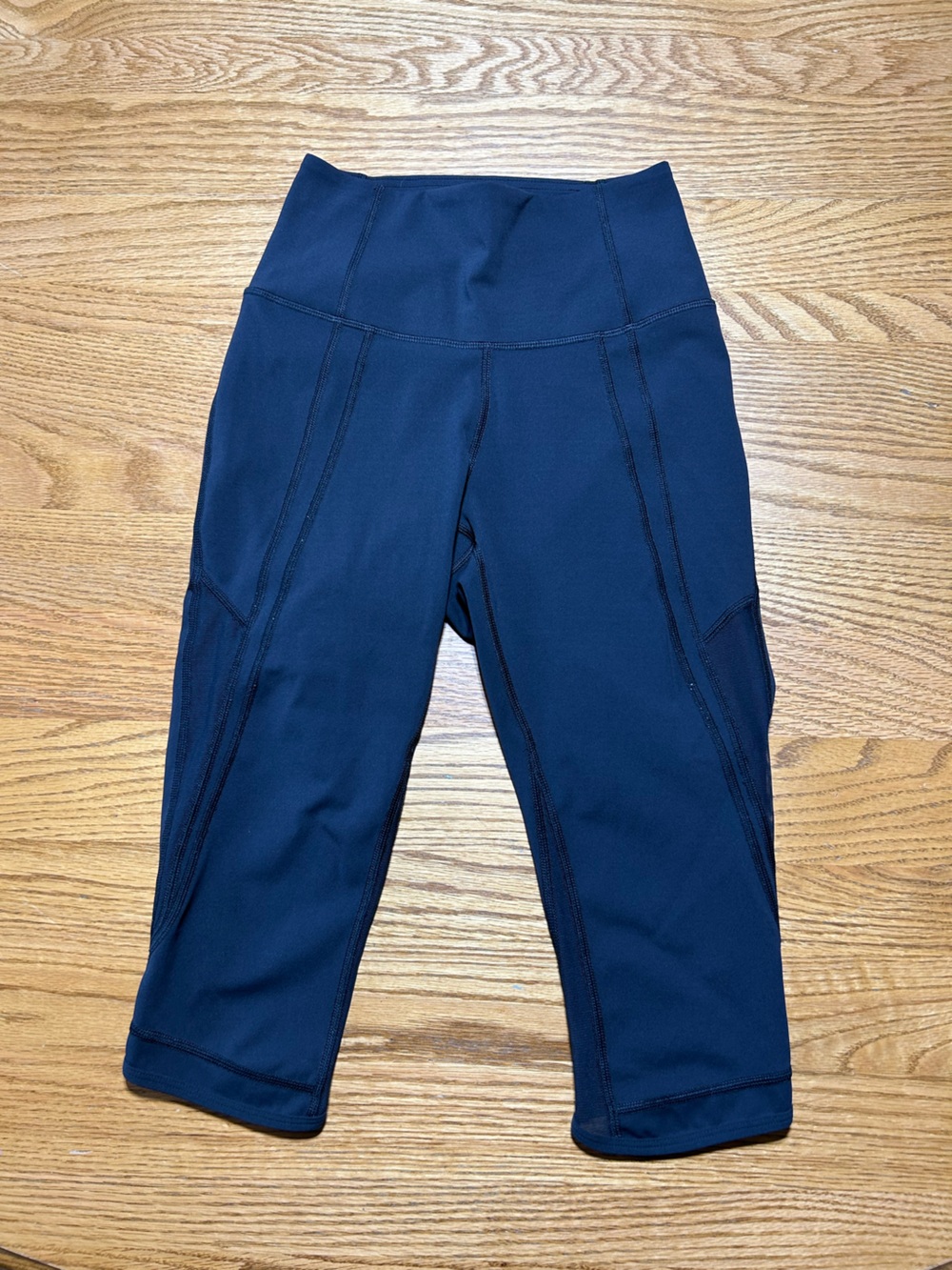 Women’s Lululemon Capri Leggings with Meshing Black Size 4